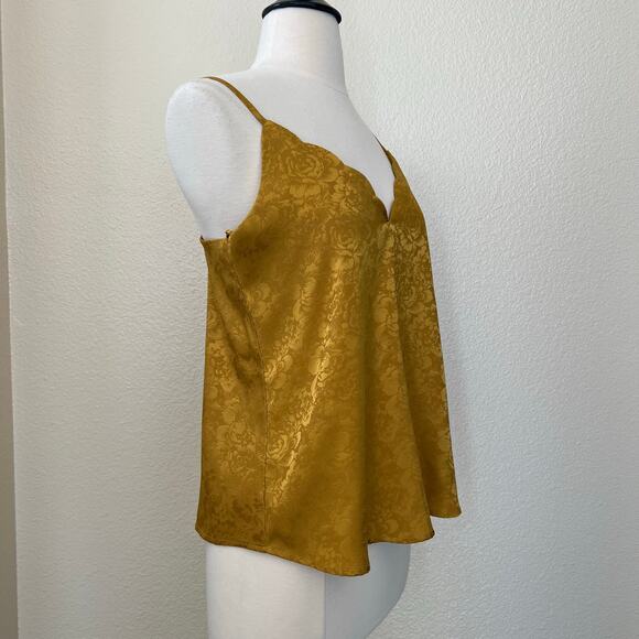 Socialite scalloped v-neck floral brocade tank top yellow gold - Picture 4 of 7